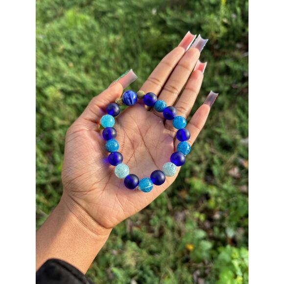 beautiful medium sized beaded bracelets - Picture 4 of 7